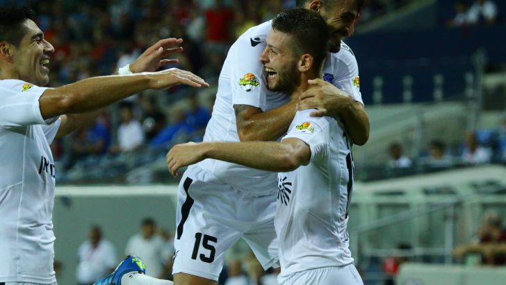 שמיר חוגג. ימשיך לקבל קרדיט