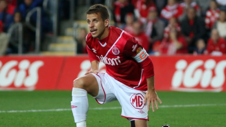 העלויות שלו גבוהות להפועל?