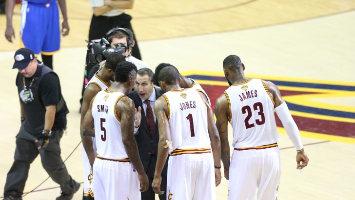 בלאט. לעמוד ולמחוא כפיים