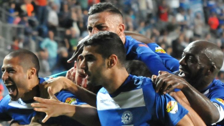 ניצחון גדול. פת חוגגת