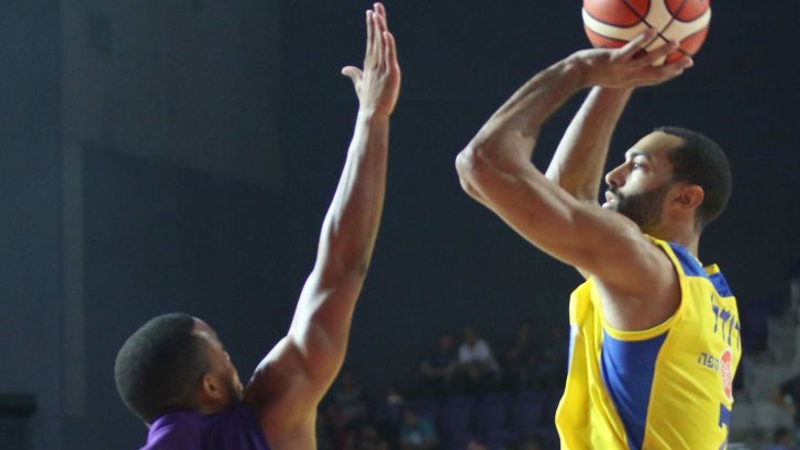 רנדל. המנהיג על המגרש