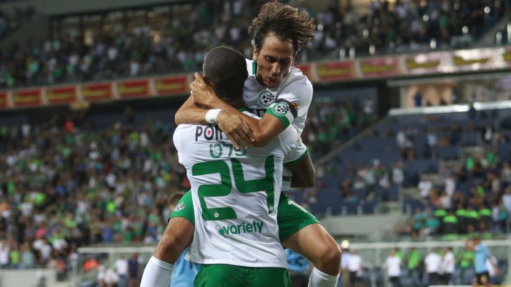 בניון ופלט חוגגים. הגיעו לעונה