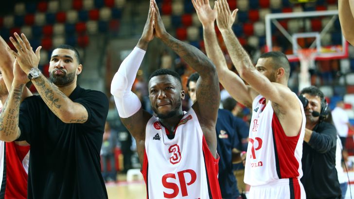 רובינסון. בכורה גדולה