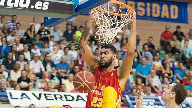 לימה. לא בטוח שהסל כבר התאושש מהדאנק הזה