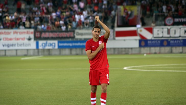 זינו במדי ת'ון. הצעות משווייץ ומישראל