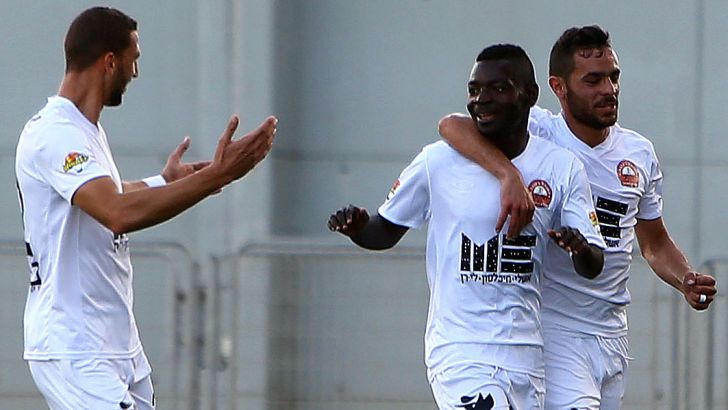 רגל וחצי בפלייאוף העליון. רעננה חוגגת