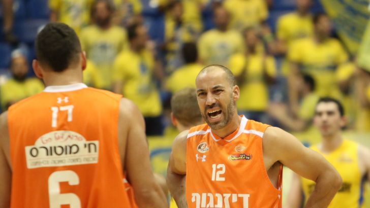 טפירו. יתלה את הנעליים בכל זאת?