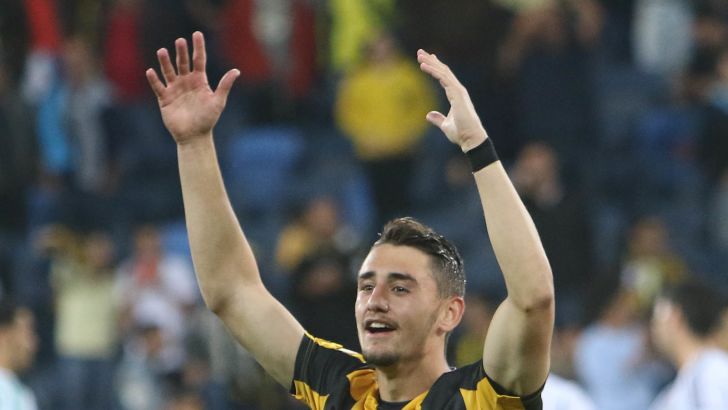 אצילי. יש לי חוזה לעוד עונה