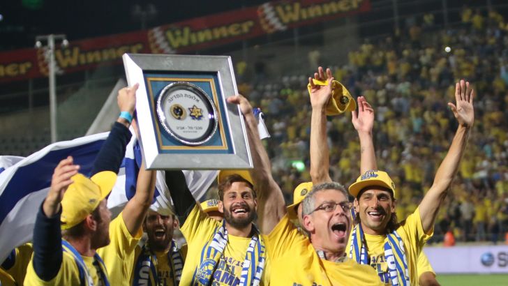 גולדהאר חוגג עם השחקנים. מי יכול להם?