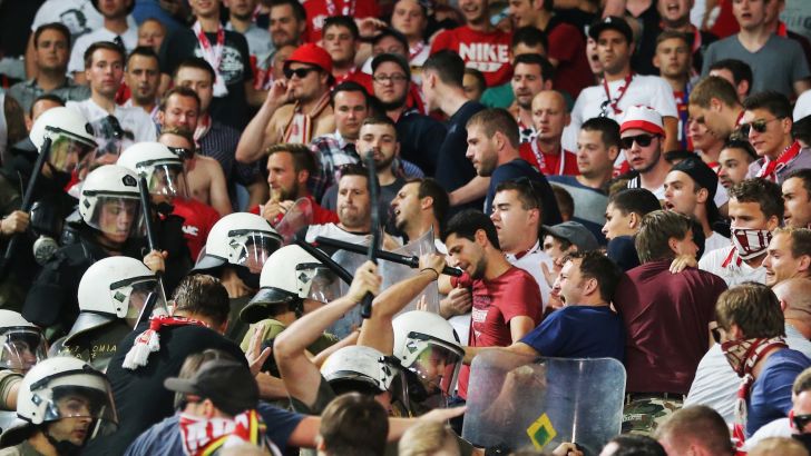 הבלאגן ביציעים