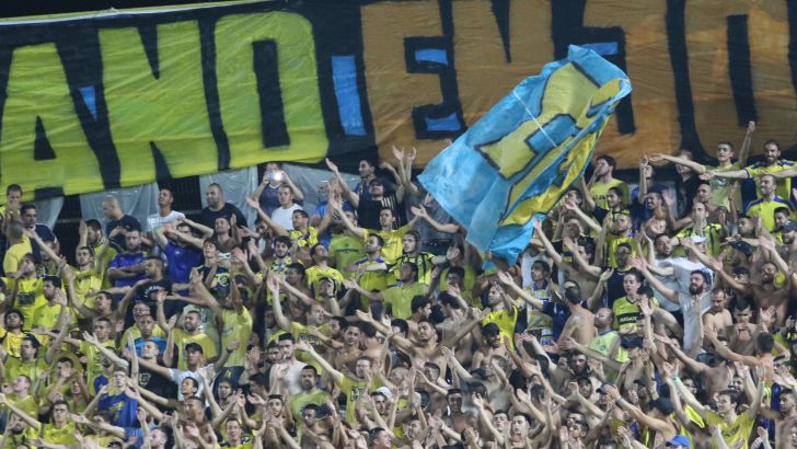 אוהדי מכבי אתמול ביציע - למצולמים אין קשר לכתבה