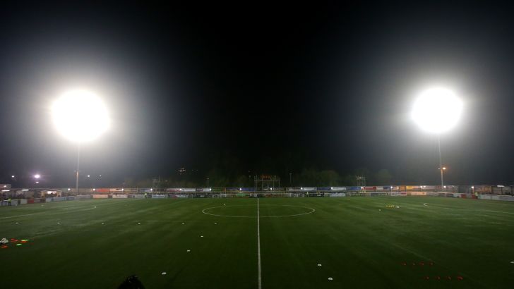 דשא סינטטי. מחכה לברסה