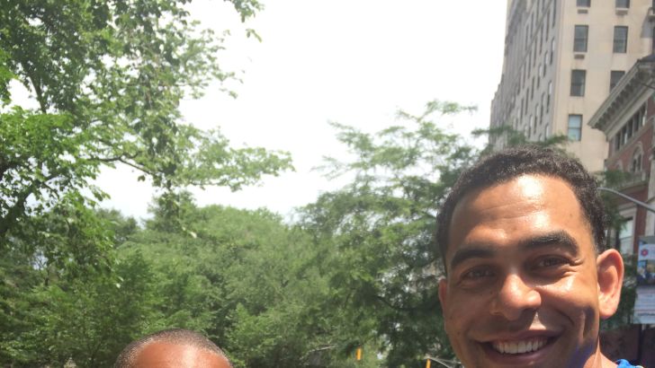 בלו ושארפ. שגרירים כחולים-צהובים