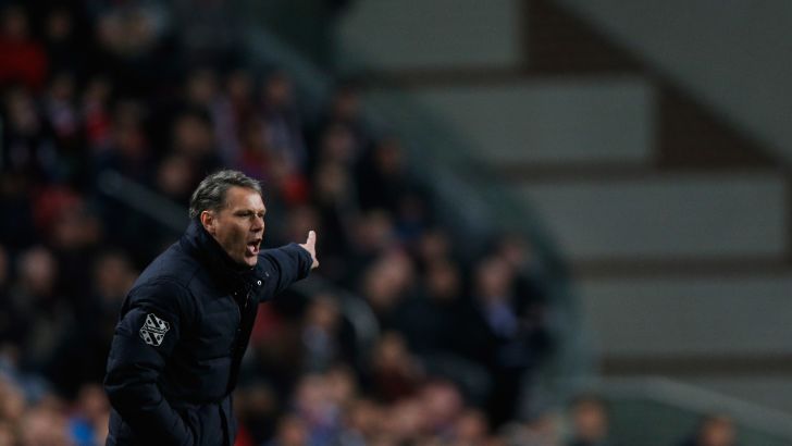 ואן באסטן. קרויף סידר ג'ובים