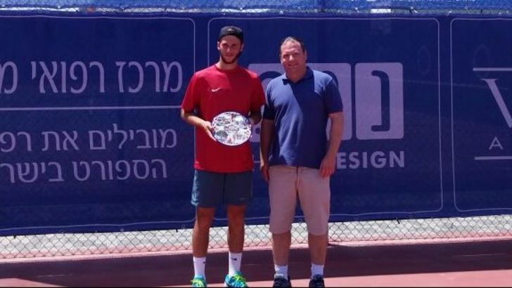 לשם. צעד ראשון בקריירה