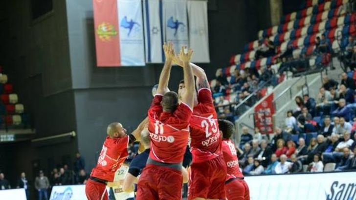 שחקני הפועל ראשלצ חוגגים