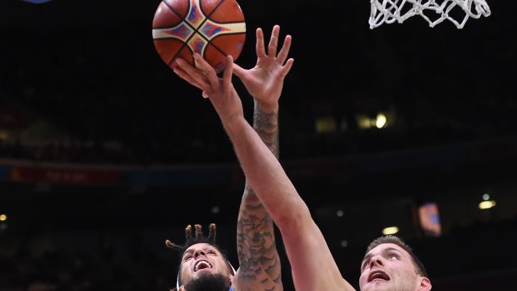 מקל מול האקט. לא ירד מ-13 נקודות בטורניר