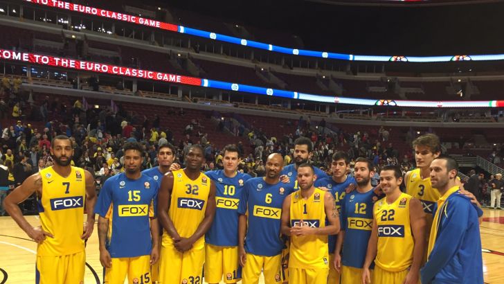 חגיגה צהובה על הפרקט ביונייטד סנטר