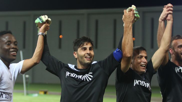 חיימוב חוגג עם החברים