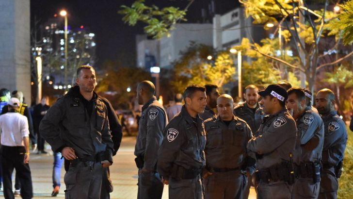 שוטרים. חשד לספסרות במשחק העונה