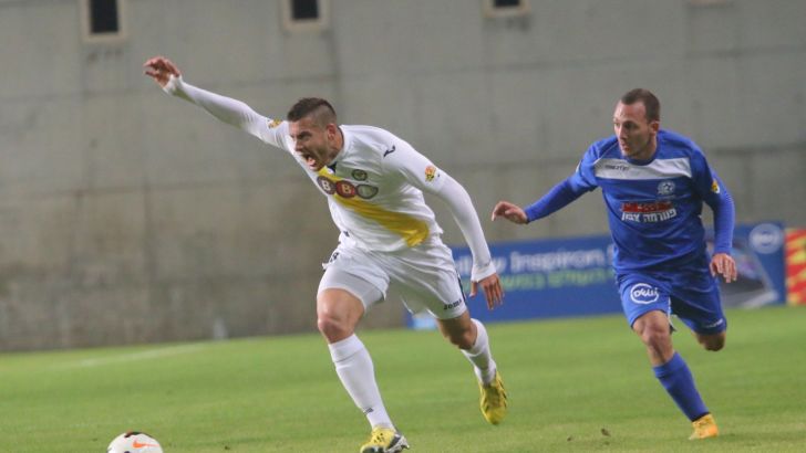 אבו-עביד. קרוע בין ארבעה מועדונים