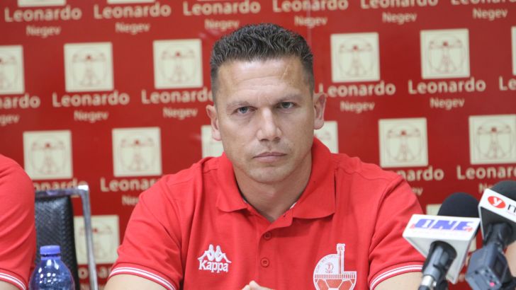 בכר. הבהיר לשחקניו שהוא לא משחק משחקים