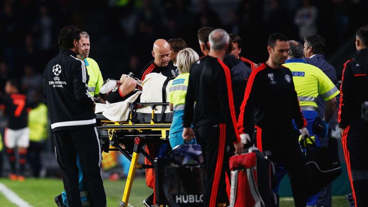 שואו מפונה על אלונקה. זה פשוט נורא