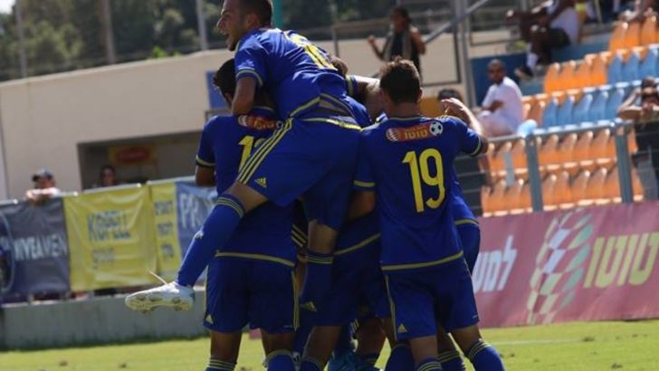 שחקני מכבי תא חוגגים ניצחון