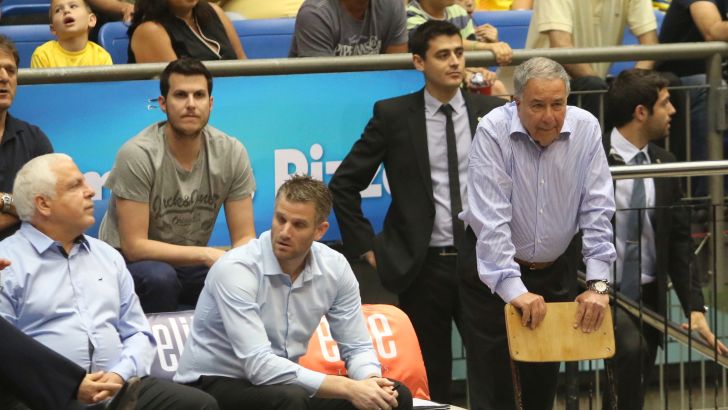 גרשון לצד שמעון מזרחי. חלק הועילו