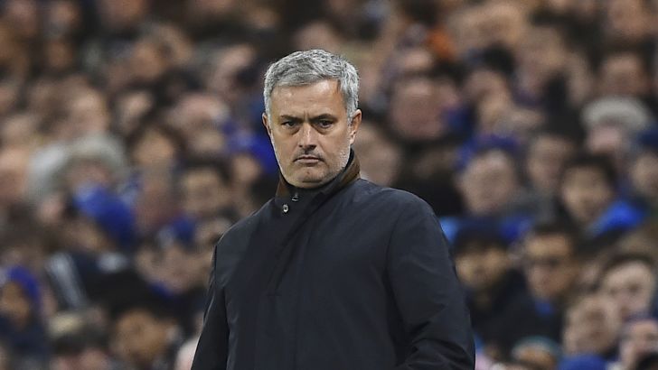 מוריניו. נראה שהוא ממתין להצעה מהפרמיירליג