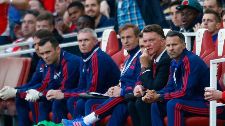 ואן חאל והספסל בהלם באמירויות