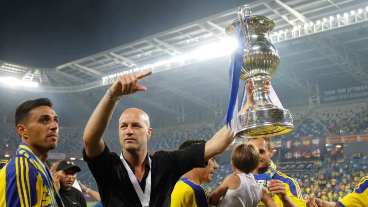 ג'ורדי והגביע. לא נעים להיפרד ממאמן שהצליח בכל מה שעשה