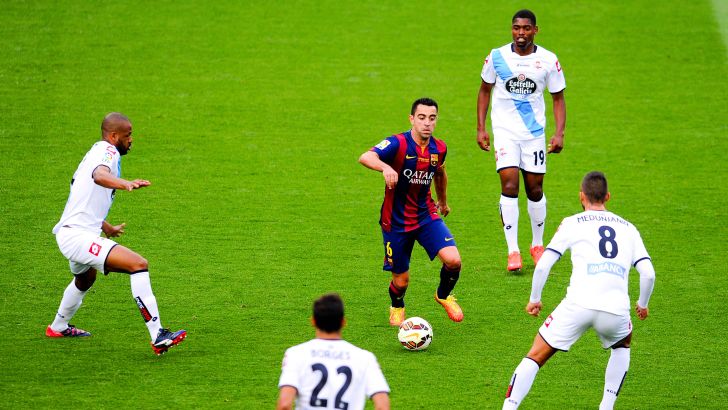 צ'אבי מוקף בשחקני דפורטיבו. אפשרו להם לחזור?