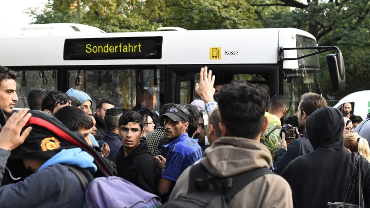 משבר הפליטים באירופה. הכדורגל העולמי יתגייס?