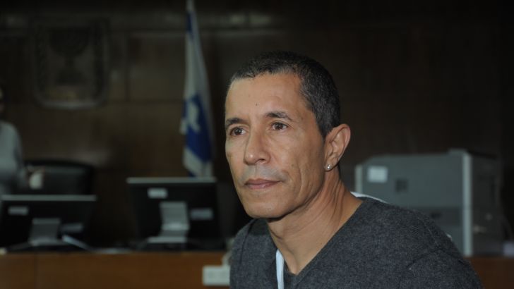 אלי טביב. לחץ משפחתי כבד מופעל עליו כדי שיפרוש