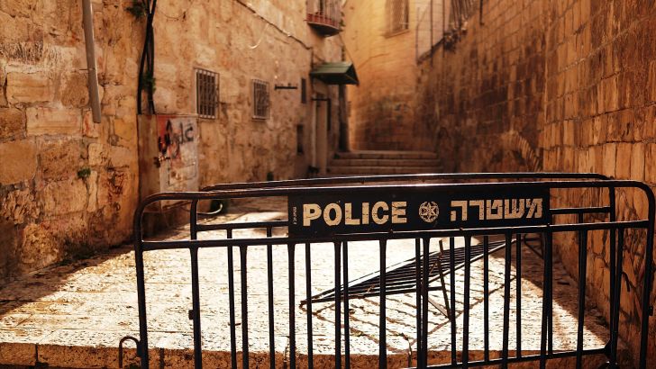 מחסום משטרתי בירושלים. כוננות שיא