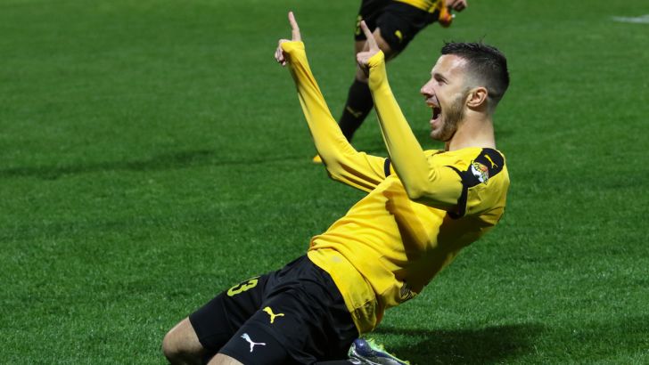 רוקאביצה. אחרי קבלת האזרחות ישנה את שמו מניקיטה לניר?