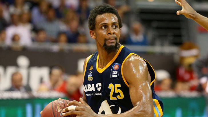 המונדס. סיים חוזה בגרמניה