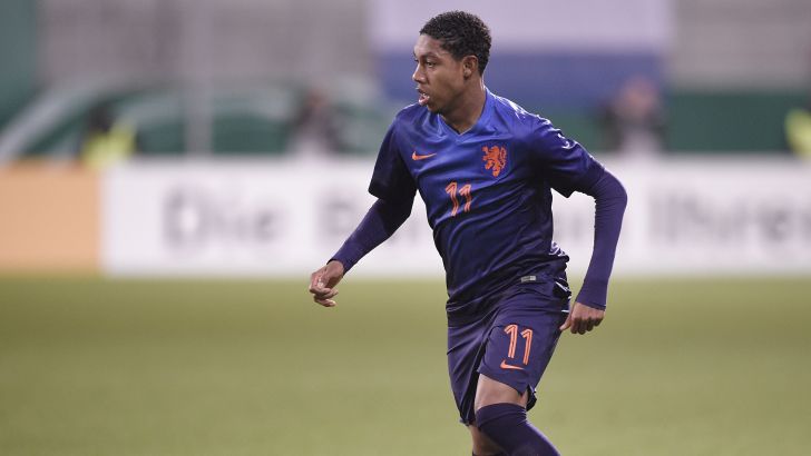 ז'אן-פול בואטיוס. המגנים הצהובים חייבים לשים עליו עין