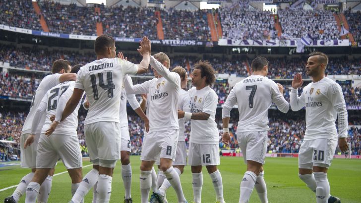 שחקני ריאל חוגגים את השער של איסקו