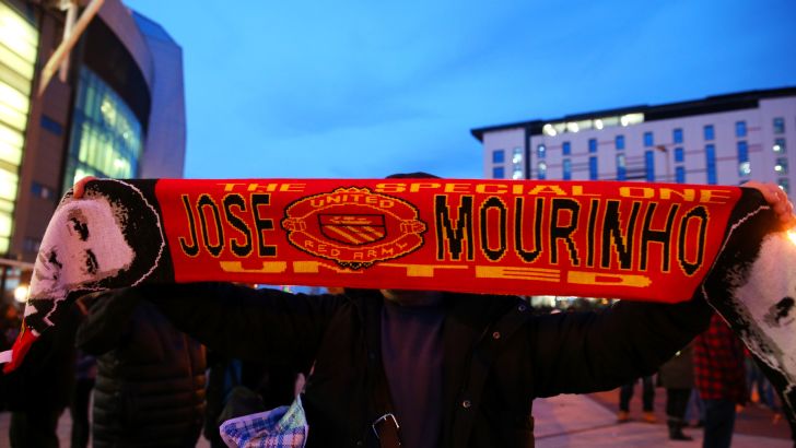 הקהל באולד טראפורד כבר נערך