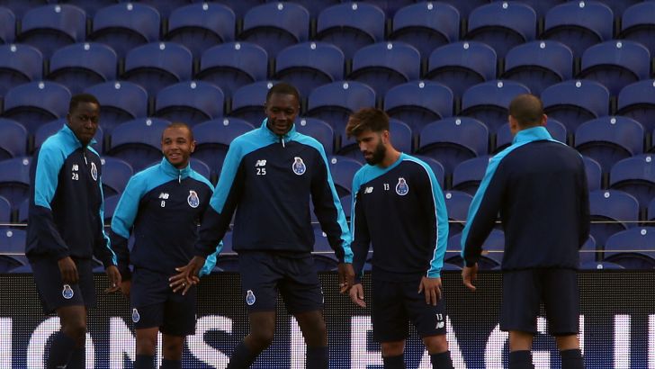 אבובאקר והחברים באימון. מתכנן על שער מול מכבי