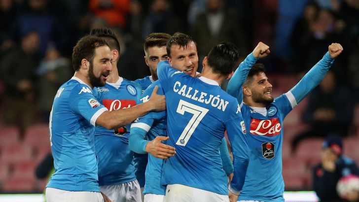 חזרו לנצח. שחקני נאפולי חוגגים