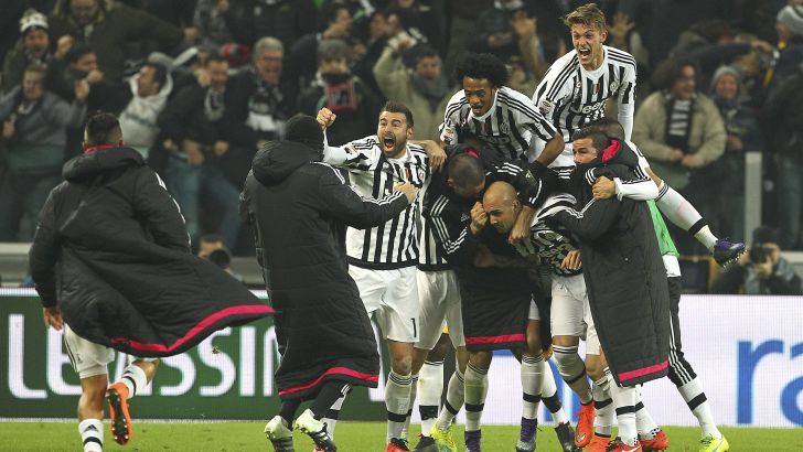 טובע תחת אהבה. הבינאנקונרי מזנקים על זאזה