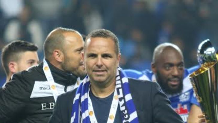 בן שמעון. נדלק על המעיל של זוארץ