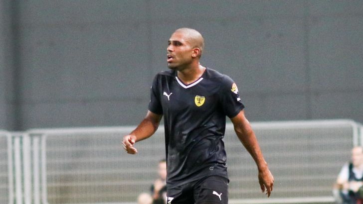 מגבו. מקבל הרבה קרדיט לאחרונה