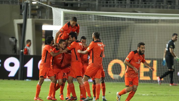 שחקני בני יהודה חוגגים. שמטו יתרון