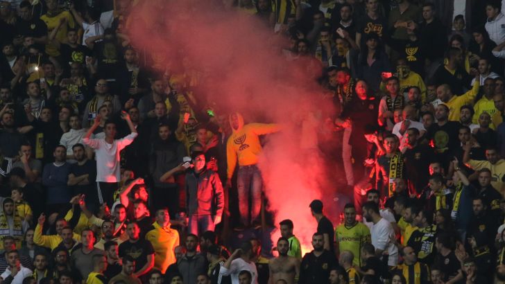 מדליק אבוקה אחד נתפס