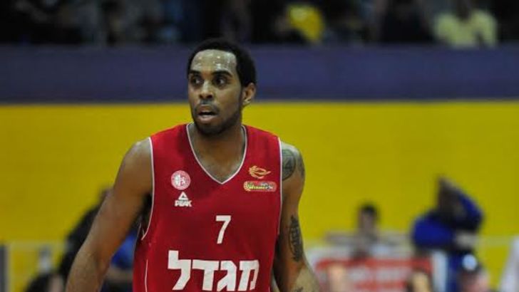 קיצ'ן. טוען שחוזהו לא כובד