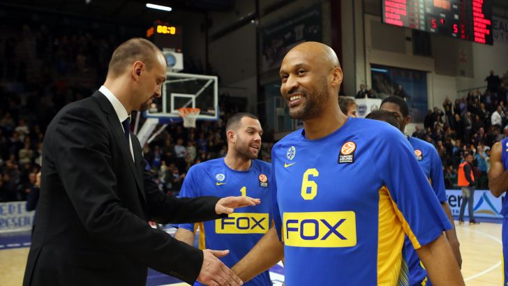 סמית וטבק. נותרו אופטימיים